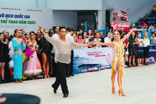 Phan Hiển vinh dự Huân chương Lao động hạng Ba, Khánh Thi có phản ứng gây chú ý- Ảnh 1.