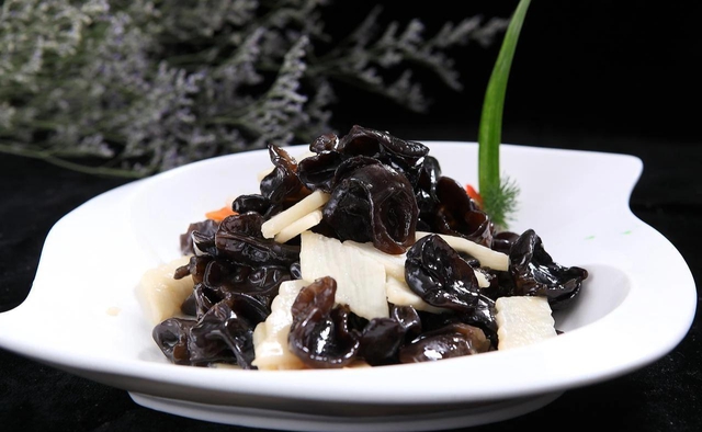 Đừng ngâm mộc nhĩ kiểu cũ nữa: Hóa ra bao năm chị em toàn… ăn kèm "trứng côn trùng" mà không biết- Ảnh 7.