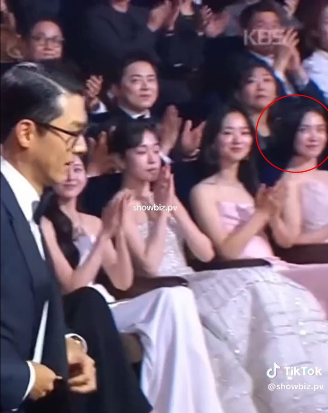 Song Hye Kyo "bên trọng bên khinh" khi gặp lại 2 tình cũ Hyun Bin - Lee Byung Hun- Ảnh 1.