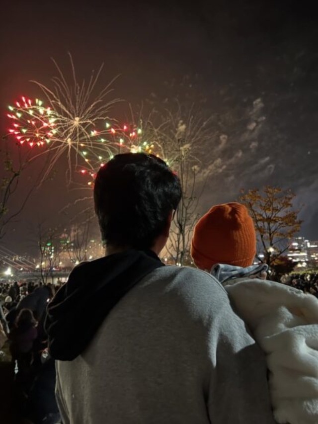 Lee Dong Wook bất ngờ công khai ảnh vợ con - Ảnh 1.