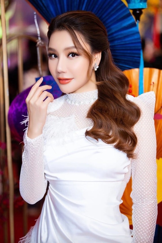 Phú bà Vbiz từng dạy học ở trường quân đội: Đối thủ một thời của Mỹ Tâm, nhan sắc tuổi 45 là đây sao- Ảnh 7.