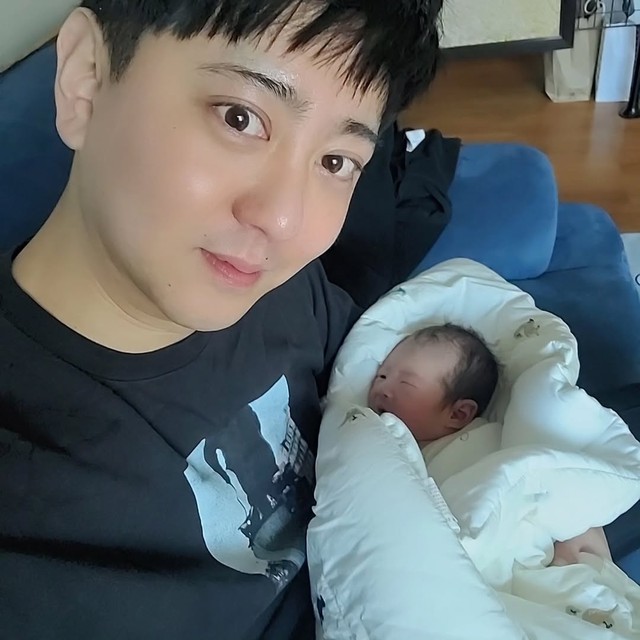 Lee Dong Wook bất ngờ công khai ảnh vợ con - Ảnh 7.