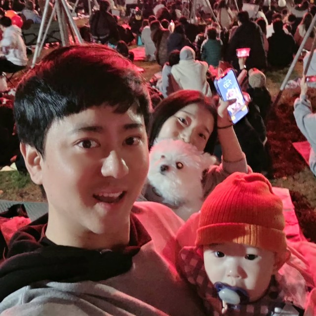 Lee Dong Wook bất ngờ công khai ảnh vợ con - Ảnh 2.