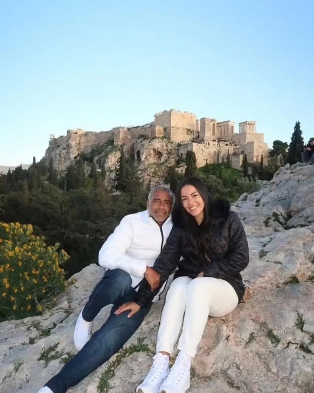 Huyền thoại bóng đá 59 tuổi vừa chia tay bạn gái 22 tuổi, liền cặp kè với mỹ nhân tóc vàng gây choáng- Ảnh 2.