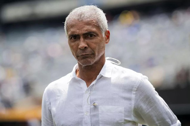 Huyền thoại bóng đá 59 tuổi vừa chia tay bạn gái 22 tuổi, liền cặp kè với mỹ nhân tóc vàng gây choáng- Ảnh 5.