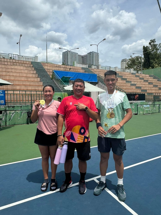 HLV Huỳnh Phú Quí khoe lời chúc của Vinh Hiển, nhưng để lộ chi tiết nói về Lý Hoàng Nam- Ảnh 5.