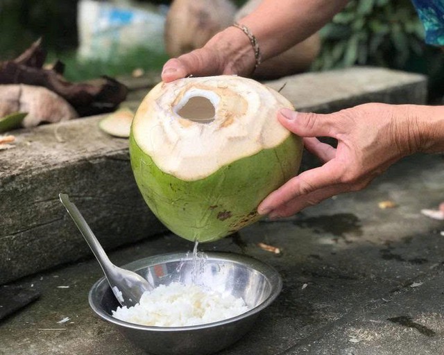 Khách phương xa "nổi da gà" khi thấy người miền Tây chan thứ nước này vào cơm- Ảnh 1.