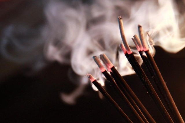 3 thời điểm không nên thắp hương- Ảnh 2.