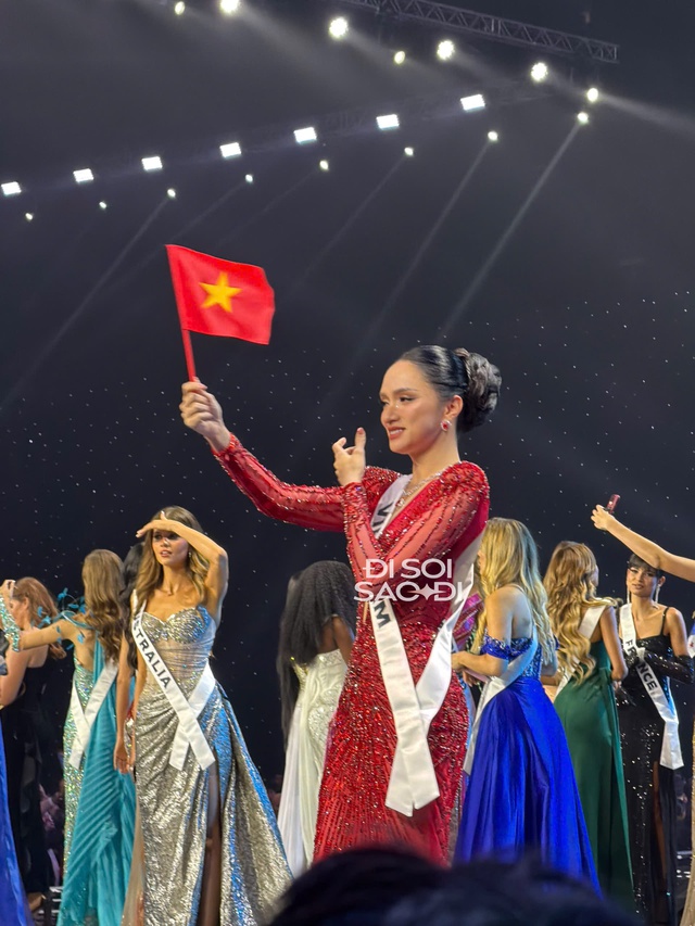 Hương Giang bật khóc, "nhận nợ" sau màn out top chấn động ở Miss Universe 2025- Ảnh 6.
