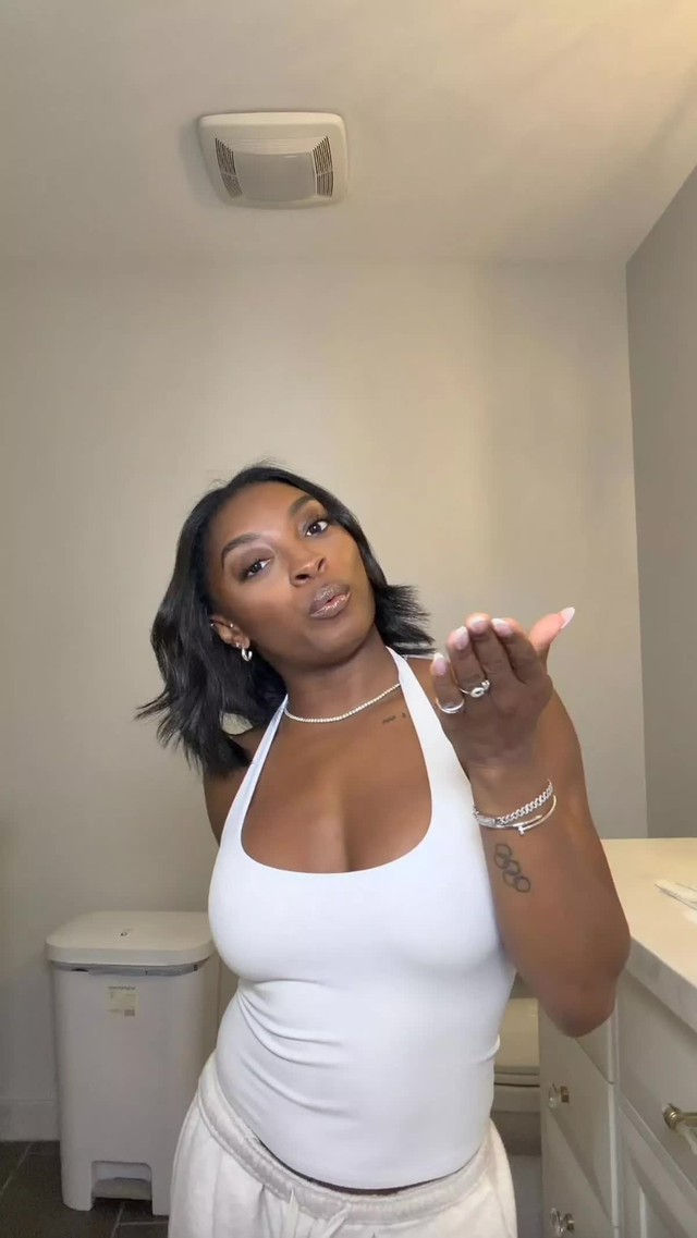 Huyền thoại TDDC sở hữu 11 huy chương Olympic gây sốc với bộ ngực "trông như người ngoài hành tinh"- Ảnh 1. Huyền thoại TDDC sở hữu 11 huy chương Olympic gây sốc với bộ ngực "trông như người ngoài hành tinh"- Ảnh 1.