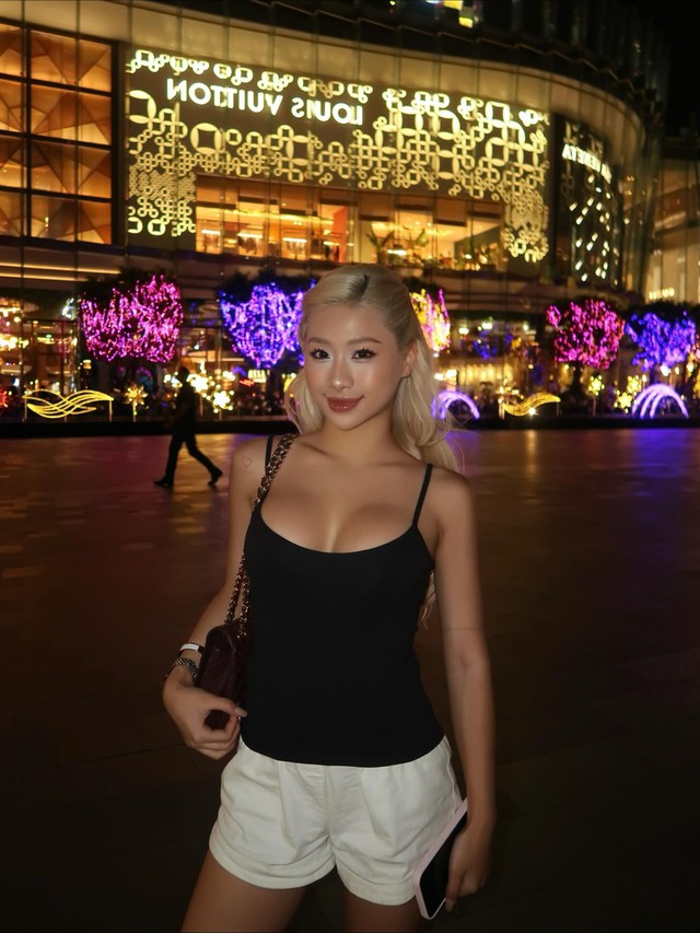 Louis Phạm gây sốt với body ngày càng sexy, tất cả nhờ "dao kéo" vòng một- Ảnh 4. Louis Phạm gây sốt với body ngày càng sexy, tất cả nhờ "dao kéo" vòng một- Ảnh 4.