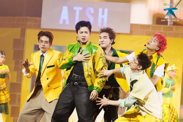 Màn hình led sáng rực bởi “nam thần có tuổi” nổi tiếng nhất Vbiz- Ảnh 5.