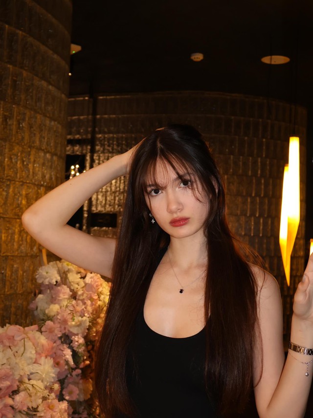 Em gái thủ môn Lâm Tây hồi nhỏ xinh như thiên thần, 18 tuổi thành mỹ nhân cao gần 1m80, quyến rũ ngỡ ngàng- Ảnh 1.