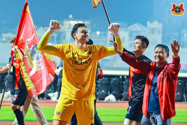 Yến Xuân đọ sắc cùng em gái chân dài cực phẩm của Lâm Tây, quý tử 9 tháng tuổi chiếm spotlight vì quá đáng yêu- Ảnh 2.