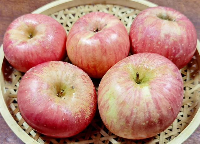 Mua trái cây mùa này, người khôn ngoan đều chọn 5 loại ngon bổ rẻ- Ảnh 1.