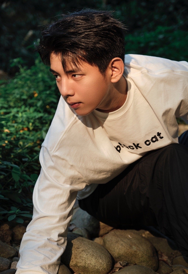 Clip sốc: Nam diễn viên 2k4 ngã khuỵu vì bị đồng nghiệp đấm mạnh vào mặt- Ảnh 5. Clip sốc: Nam diễn viên 2k4 ngã khuỵu vì bị đồng nghiệp đấm mạnh vào mặt- Ảnh 5.