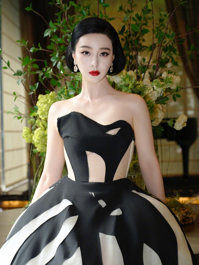 Phạm Băng Băng không ngóc đầu lên nổi- Ảnh 3. Phạm Băng Băng không ngóc đầu lên nổi- Ảnh 3.