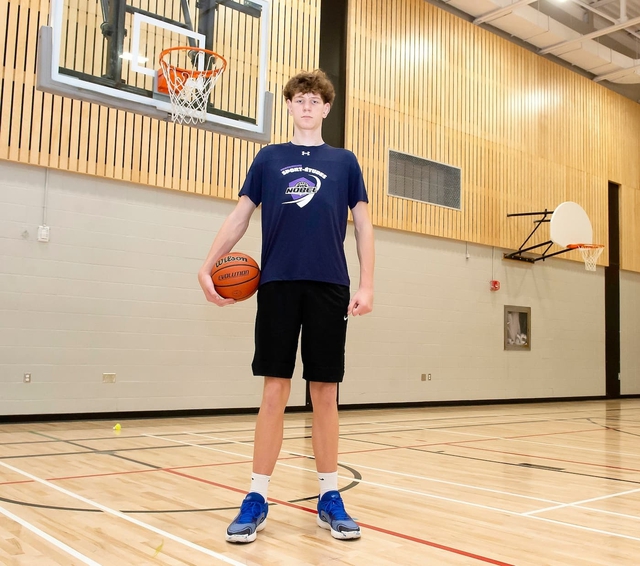 Tài năng bóng rổ 14 tuổi đã cao 2m29, chỉ ước lùn đi để "mọi người không nhìn tớ như "quái vật" nữa"- Ảnh 5.