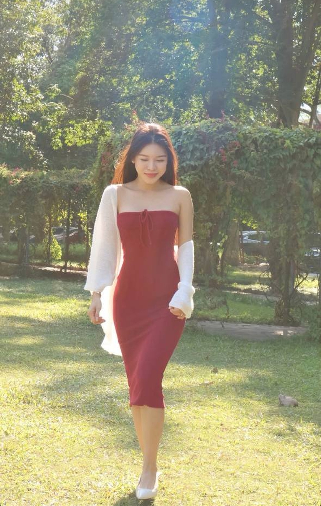 Mê mẩn ngắm visual Yến Xuân - vợ Lâm Tây, mẹ 1 con vóc dáng vẫn sexy bất bại, xinh đẹp bất chấp "cam thường"- Ảnh 1.
