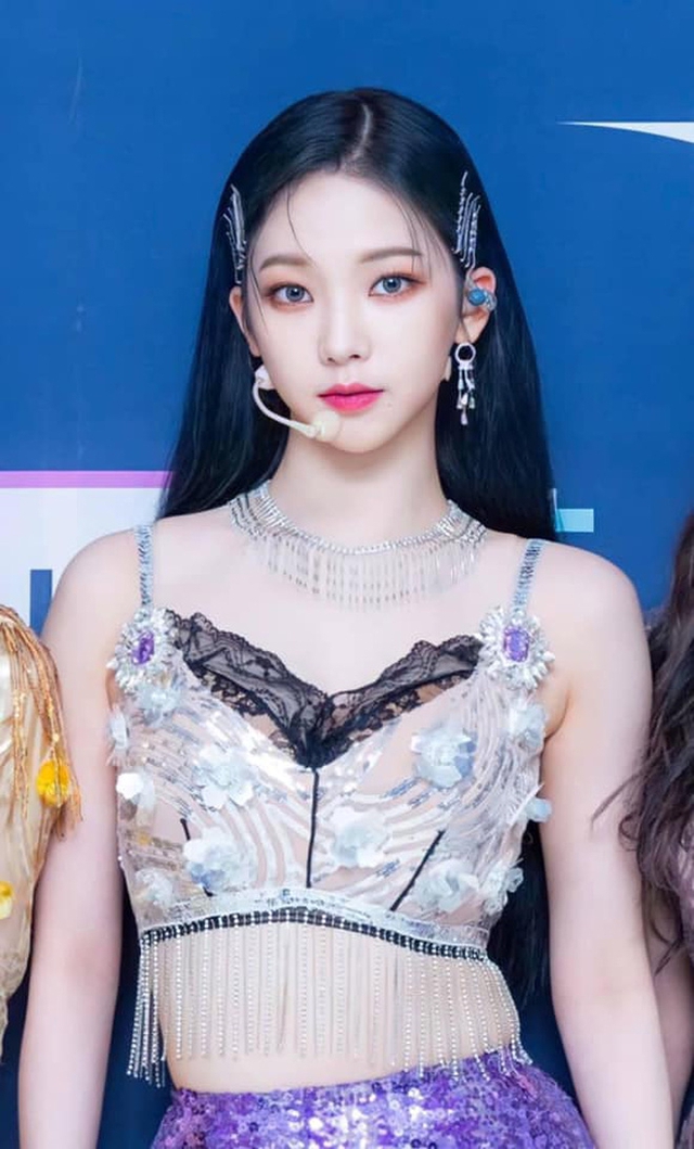 Thân hình giả dối của mỹ nhân showbiz “đẹp hơn cả AI”- Ảnh 3. Thân hình giả dối của mỹ nhân showbiz “đẹp hơn cả AI”- Ảnh 3.