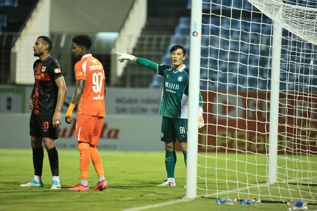 Cuộc sống hôn nhân của thủ môn Bùi Tiến Dũng và vợ mẫu tây- Ảnh 3. Cuộc sống hôn nhân của thủ môn Bùi Tiến Dũng và vợ mẫu tây- Ảnh 3.