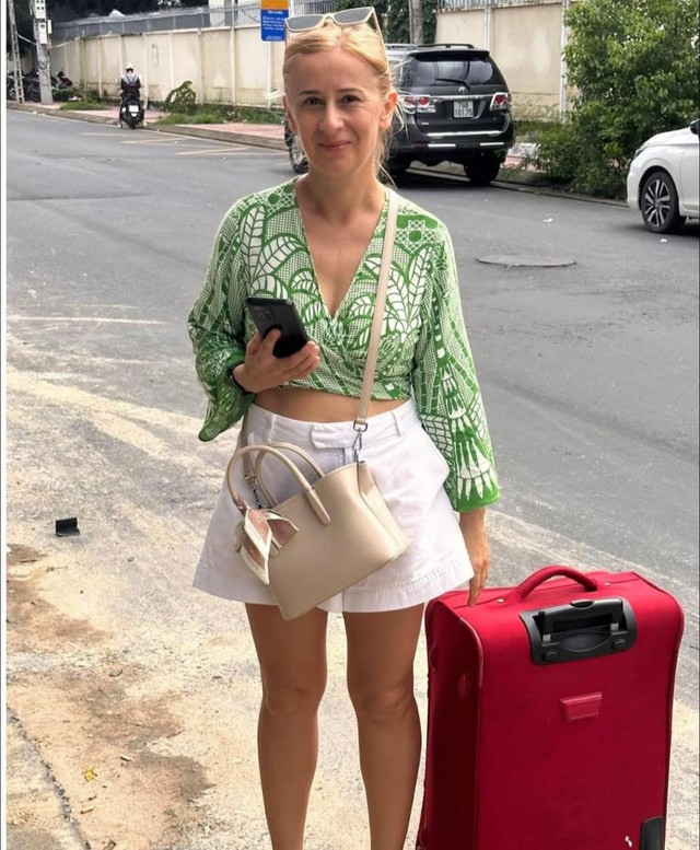 Khách Tây "hòa tan" khi cứu trợ miền Trung, dùng Google dịch nhắn gửi đến bà con bản địa- Ảnh 7.