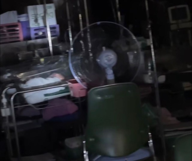 Lũ lụt kinh hoàng tại Thái Lan: Tiếng kêu xé lòng vang trên các mái nhà, người dân cầu cứu khắp MXH- Ảnh 7.