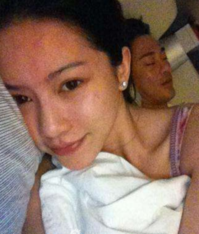 Thiếu gia showbiz lộ ảnh giường chiếu đang làm gì mà khó coi vậy?- Ảnh 6.