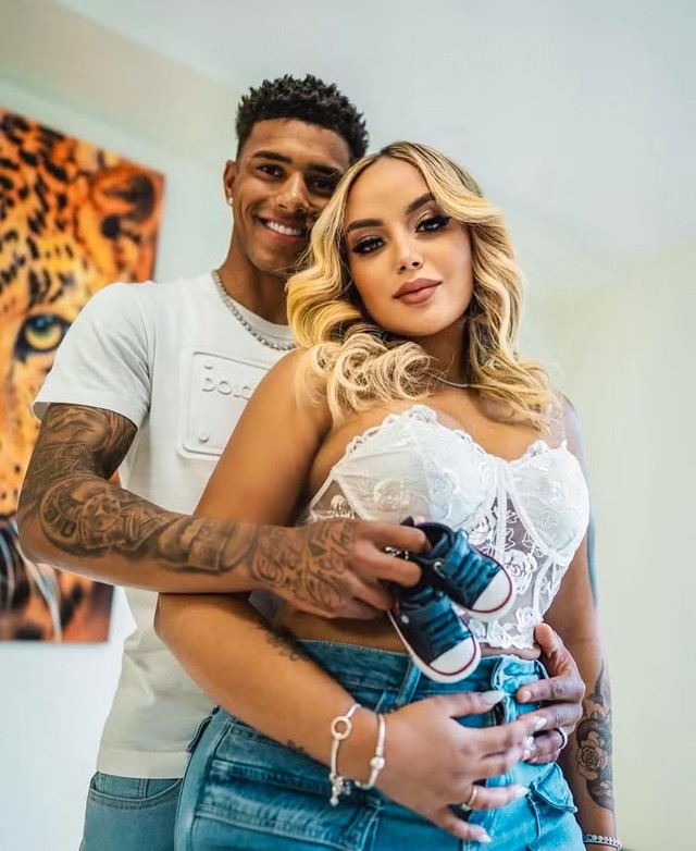 Hào hứng xăm tên con gái lên tay, cầu thủ V. sụp đổ vì "cú plot twist" ADN: Cha ruột đứa bé là… anh shipper- Ảnh 1. Hào hứng xăm tên con gái lên tay, cầu thủ V. sụp đổ vì "cú plot twist" ADN: Cha ruột đứa bé là… anh shipper- Ảnh 1.