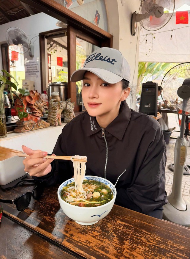 Hoà Minzy lại "quậy tung" MXH sau lời nhắc Hương Giang "về ăn phở ngay"- Ảnh 2.