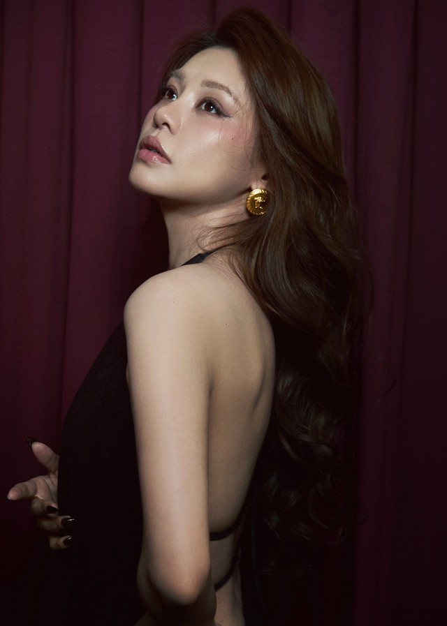 “Thích cái cách nữ ca sĩ đẹp chấp 10 Hoa hậu quay lưng với khán giả”- Ảnh 5.