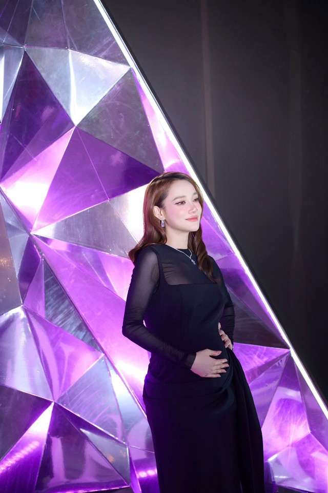 Nhã Phương bầu lần 3: Ngày nào cũng gặp bác sĩ, không dám uống thuốc vì sợ ảnh hưởng tới con- Ảnh 1.