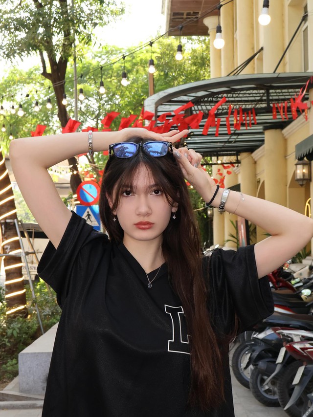 Em gái chân dài của thủ môn Lâm Tây lại gây sốt: Visual hotgirl, nụ cười "đốn tim", vòng eo phẳng lì nhìn thích mê!- Ảnh 1. Em gái chân dài của thủ môn Lâm Tây lại gây sốt: Visual hotgirl, nụ cười "đốn tim", vòng eo phẳng lì nhìn thích mê!- Ảnh 1.