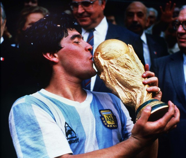 Rợn người những phút cuối đời của huyền thoại bóng đá Maradona: “Ngôi nhà kinh hoàng”, cơ thể sưng phồng, bị bỏ mặc tàn nhẫn- Ảnh 1. Rợn người những phút cuối đời của huyền thoại bóng đá Maradona: “Ngôi nhà kinh hoàng”, cơ thể sưng phồng, bị bỏ mặc tàn nhẫn- Ảnh 1.