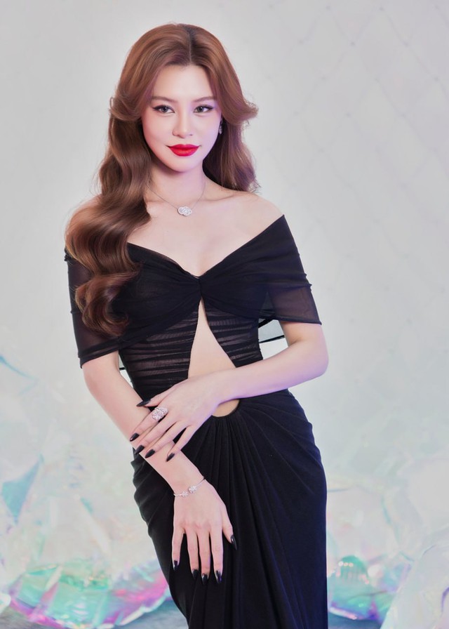 “Thích cái cách nữ ca sĩ đẹp chấp 10 Hoa hậu quay lưng với khán giả”- Ảnh 8.