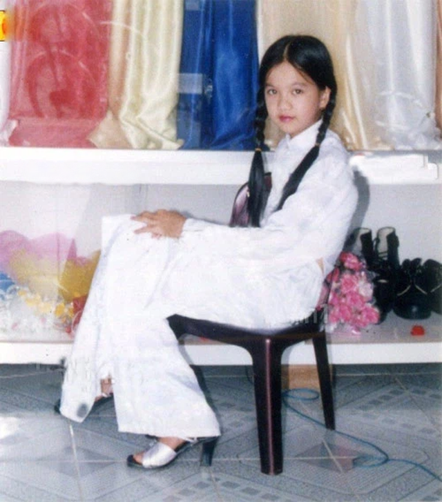 Học vấn của Ngọc Trinh- Ảnh 2. Học vấn của Ngọc Trinh- Ảnh 2.