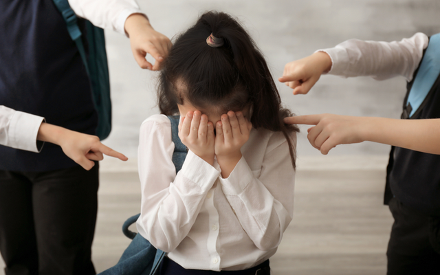 Bố mẹ nên dạy con nhẫn nhịn hay "ăn miếng trả miếng" khi bị bắt nạt?- Ảnh 1. Bố mẹ nên dạy con nhẫn nhịn hay "ăn miếng trả miếng" khi bị bắt nạt?- Ảnh 1.