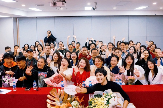 Nhà văn Tina Yuan đảm nhận vai diễn ấn tượng trong “Ngõ Nữ Quyền”- Ảnh 10. Nhà văn Tina Yuan đảm nhận vai diễn ấn tượng trong “Ngõ Nữ Quyền”- Ảnh 10.