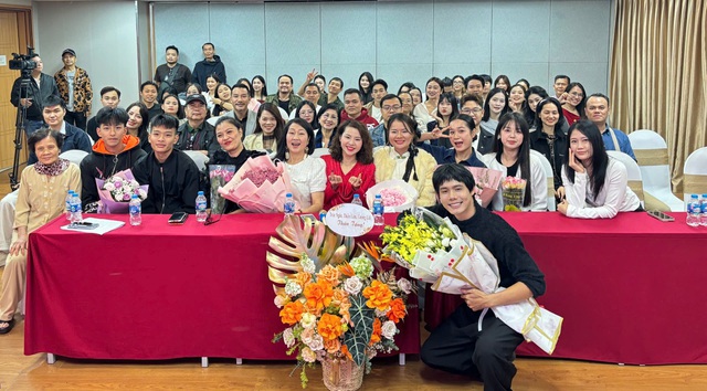 Nhà văn Tina Yuan đảm nhận vai diễn ấn tượng trong “Ngõ Nữ Quyền”- Ảnh 14. Nhà văn Tina Yuan đảm nhận vai diễn ấn tượng trong “Ngõ Nữ Quyền”- Ảnh 14.