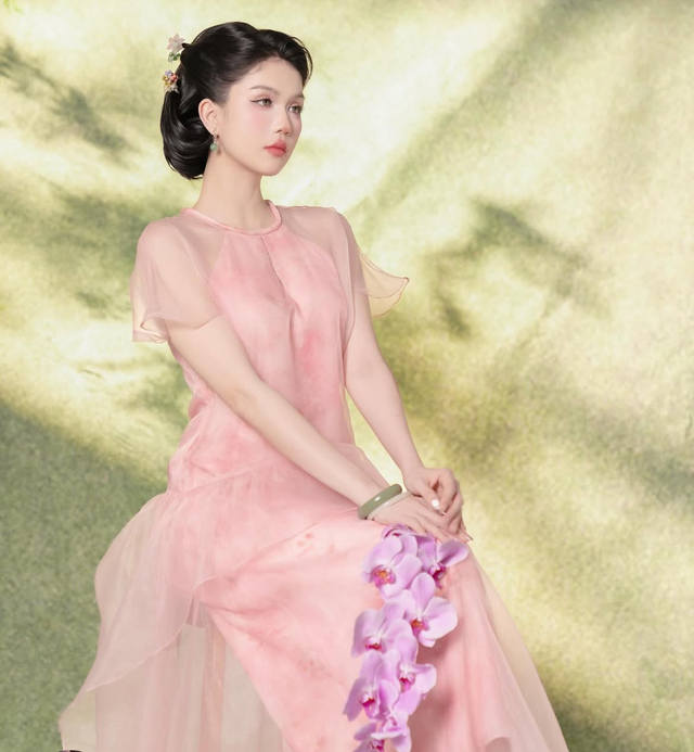 Ngọc Trinh "ngựa quen đường cũ"- Ảnh 7. Ngọc Trinh "ngựa quen đường cũ"- Ảnh 7.