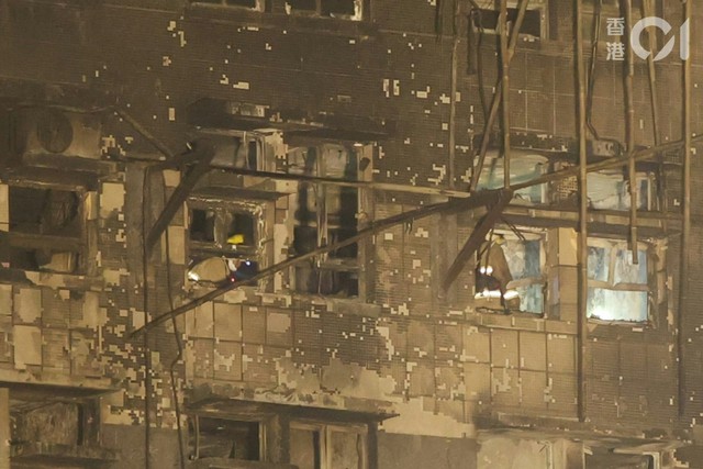 Cận cảnh bên trong căn hộ chỉ còn tro tàn trong chung cư bị cháy ở Hong Kong (Trung Quốc)- Ảnh 3.