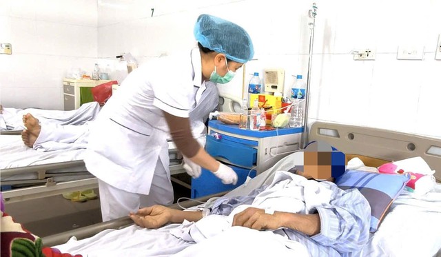 Người đàn ông bị mờ mắt đột ngột, đi khám phát hiện giang mai thần kinh thể viêm màng não kèm giang mai mắt- Ảnh 2. Người đàn ông bị mờ mắt đột ngột, đi khám phát hiện giang mai thần kinh thể viêm màng não kèm giang mai mắt- Ảnh 2.