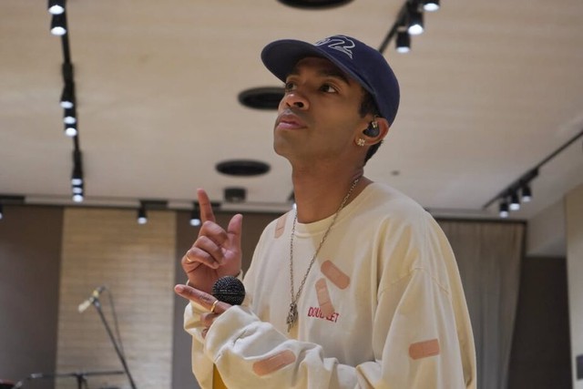 Kết cục ê chề của nam ca sĩ 96 khỏa thân nơi công cộng - Ảnh 1. Kết cục ê chề của nam ca sĩ 96 khỏa thân nơi công cộng - Ảnh 1.