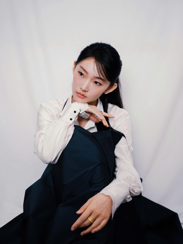 MXH dậy sóng vì mỹ nhân mắc bệnh "mẹ thiên hạ": Mùa hè không cho bật điều hoà, chửi mắng bạn diễn giữa phim trường- Ảnh 4. MXH dậy sóng vì mỹ nhân mắc bệnh "mẹ thiên hạ": Mùa hè không cho bật điều hoà, chửi mắng bạn diễn giữa phim trường- Ảnh 4.