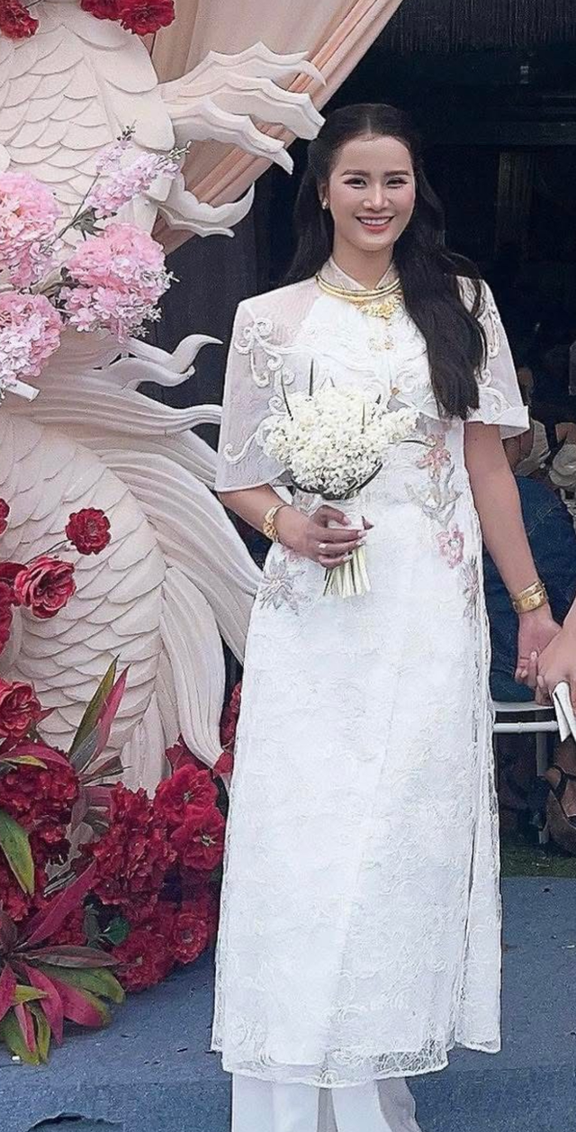 Á hậu Việt bí mật tổ chức lễ ăn hỏi, chồng doanh nhân lần đầu lộ rõ mặt - Ảnh 1.