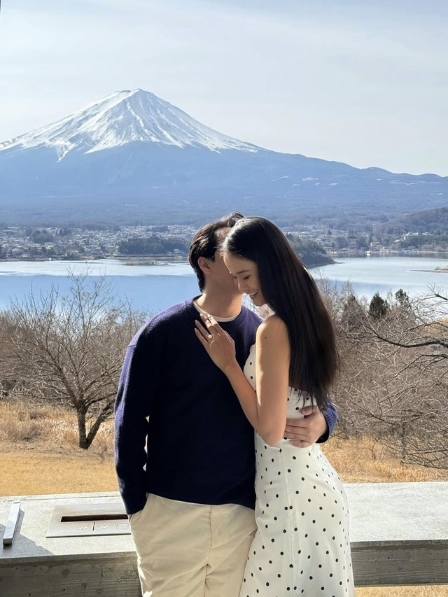 Á hậu Việt bí mật tổ chức lễ ăn hỏi, chồng doanh nhân lần đầu lộ rõ mặt - Ảnh 4.