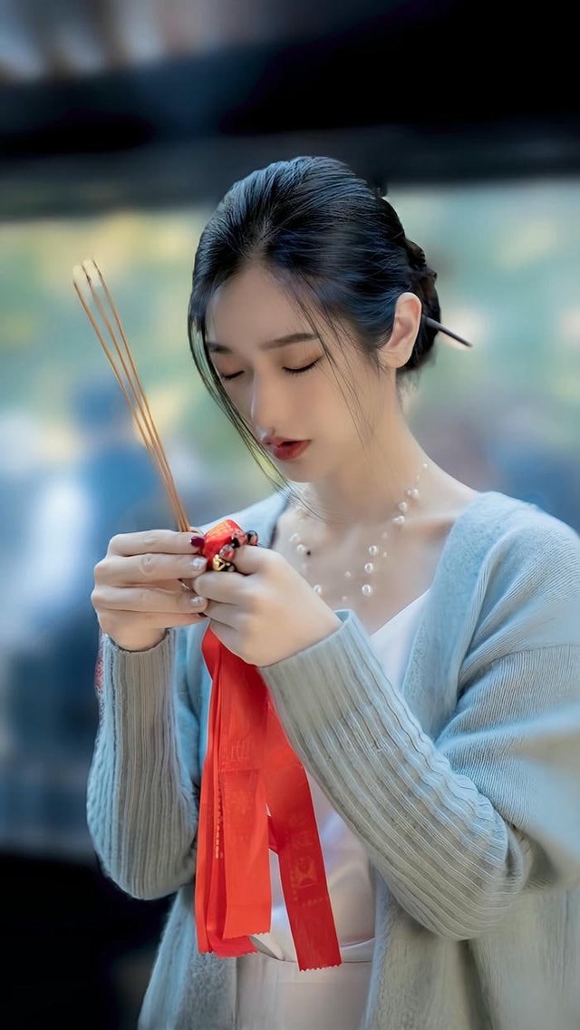 Thắp hương xong nên vái 1 cái hay 3 cái, chuyên gia phong thủy trả lời- Ảnh 2. Thắp hương xong nên vái 1 cái hay 3 cái, chuyên gia phong thủy trả lời- Ảnh 2.