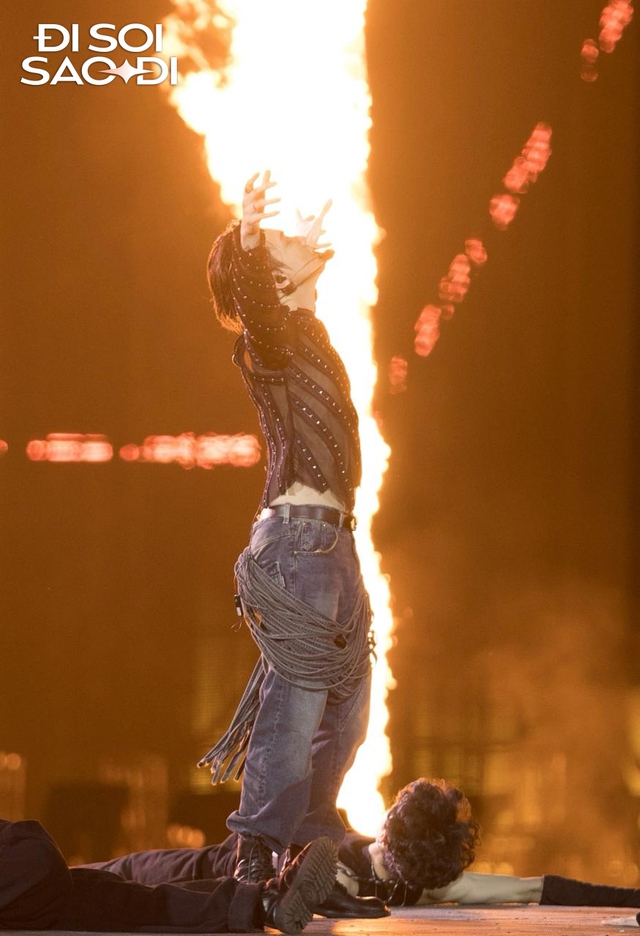 Fan SOOBIN hát karaoke bất ổn quá, Chủ tịch Miss Universe Việt Nam cũng là "nạn nhân", may mà có 1 Anh Trai ứng cứu!- Ảnh 2. Fan SOOBIN hát karaoke bất ổn quá, Chủ tịch Miss Universe Việt Nam cũng là "nạn nhân", may mà có 1 Anh Trai ứng cứu!- Ảnh 2.