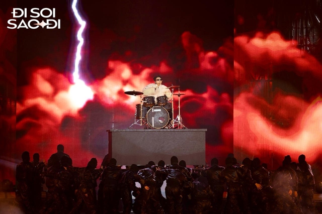 Fan SOOBIN hát karaoke bất ổn quá, Chủ tịch Miss Universe Việt Nam cũng là "nạn nhân", may mà có 1 Anh Trai ứng cứu!- Ảnh 1. Fan SOOBIN hát karaoke bất ổn quá, Chủ tịch Miss Universe Việt Nam cũng là "nạn nhân", may mà có 1 Anh Trai ứng cứu!- Ảnh 1.