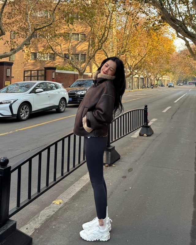 Không thể không mê style mùa đông của Chi Pu- Ảnh 3.